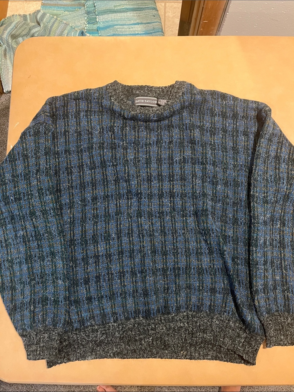 David Taylor Men’s Blue and Gray Textured Crewneck Sweater